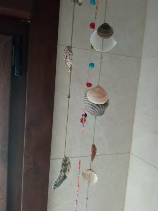 Colgante artesanal conchas y abalorios
