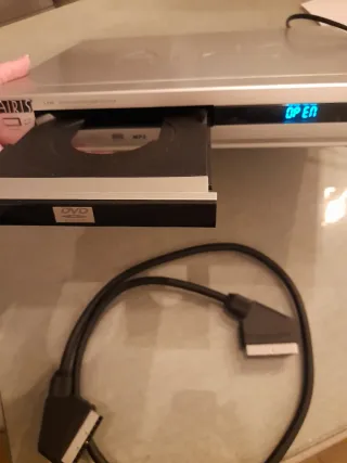 Reproductor DVD AIRIS con Mando y Cable SCART