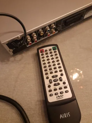 Reproductor DVD AIRIS con Mando y Cable SCART