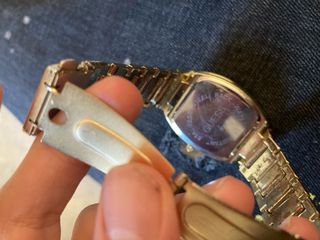 Reloj Guess Dorado con Cristales