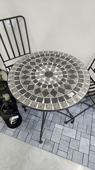 Coqueto set mesa forja y cerámica-+ y sillas