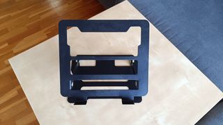 Soporte ajustable de metal para ordenador portátil