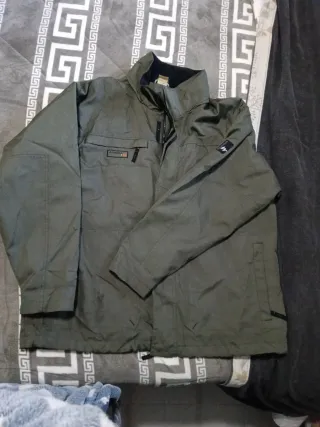 Chaqueta cortavientos verde
