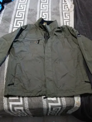 Chaqueta cortavientos verde