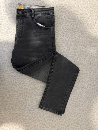 Pantalón vaquero gris casi nuevo