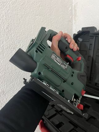 Sierra eléctrica recargable