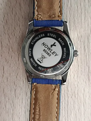 Reloj Nowley juvenil azul y plateado. nuevo