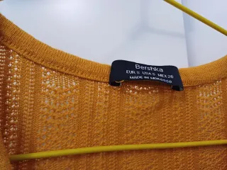 Top Bershka mostaza talla S