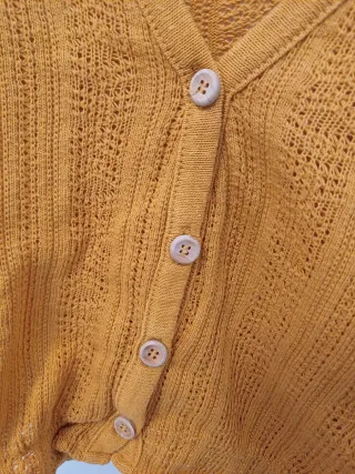 Top Bershka mostaza talla S