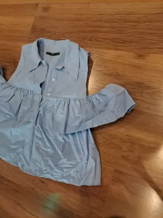 Camisa Zara mujer hombros descubiertos azul