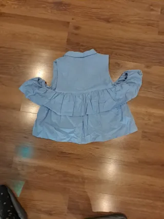 Camisa Zara mujer hombros descubiertos azul