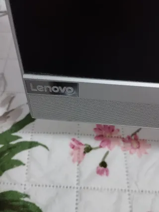 Computador Lenovo com câmara incorporada