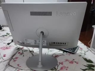 Computador Lenovo com câmara incorporada