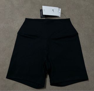 Shorts negros 5” de Nike talla S