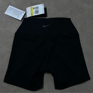 Shorts negros 5” de Nike talla S