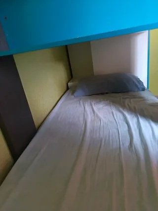 Litera juvenil con cajones y estanterías