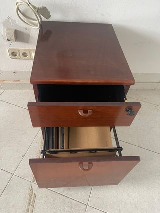Cajonera de madera con ruedas