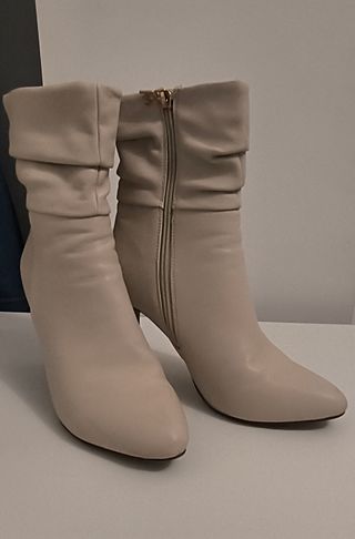 Pack de zapatos y botines varios.