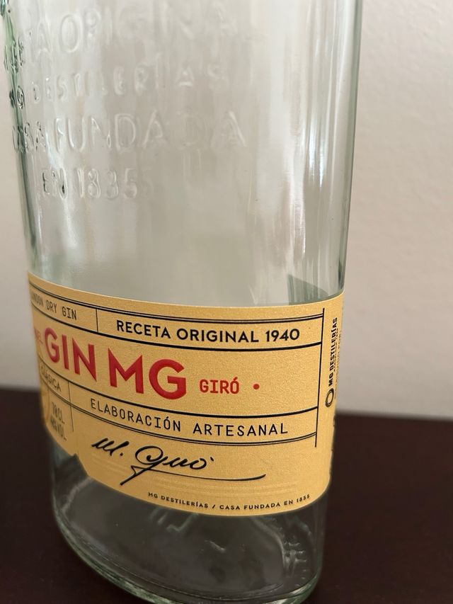 2 bottiglie vuote Gin MG Rosa e Giro