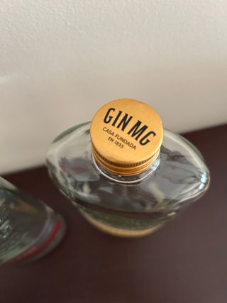 2 bottiglie vuote Gin MG Rosa e Giro