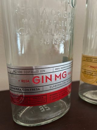 2 bottiglie vuote Gin MG Rosa e Giro