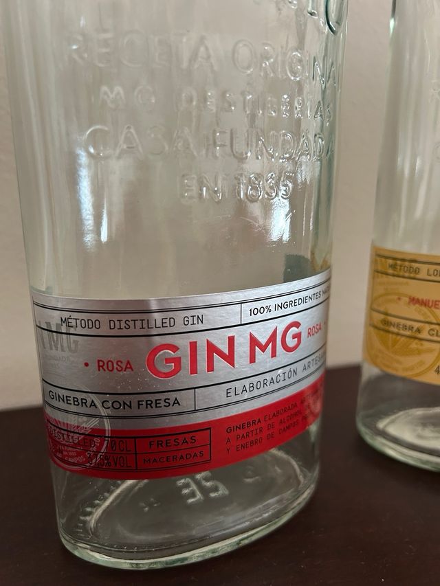 2 bottiglie vuote Gin MG Rosa e Giro