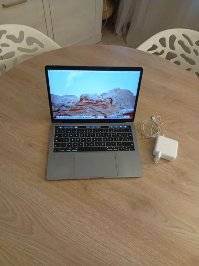 MacBook Pro A1706 Touch Bar