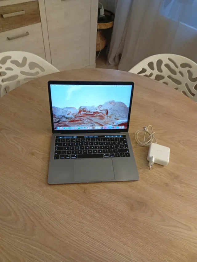 MacBook Pro A1706 Touch Bar