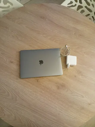 MacBook Pro A1706 Touch Bar