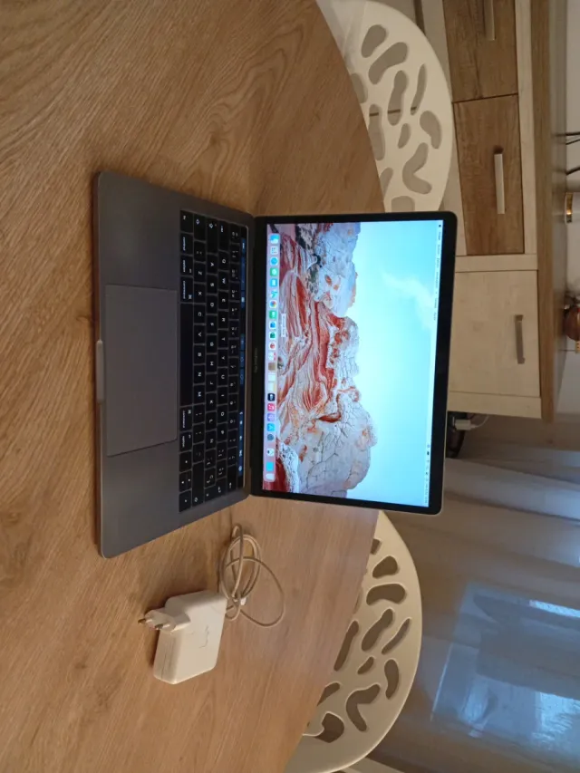 MacBook Pro A1706 Touch Bar