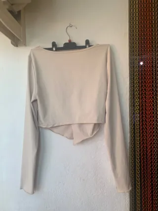 Top beige manga larga