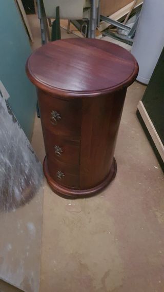 Mueble redondo de madera