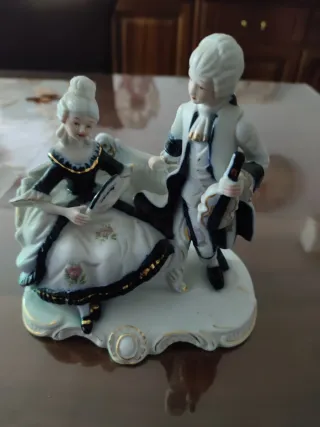 Statua porcellana coppia barocca