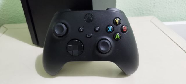 Xbox Series X 1TB + Controller