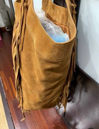 Bolso piel flecos de Zara