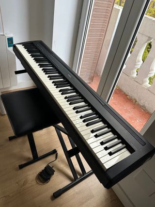 Yamaha P-35 + soporte + pedal + banco