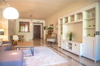 Piso en venta en Los Naranjos - Las Brisas en Marbella