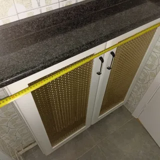 Cubreradiador blanco y dorado