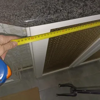 Cubreradiador blanco y dorado