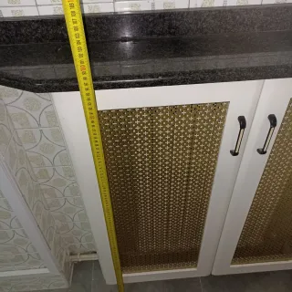 Cubreradiador blanco y dorado