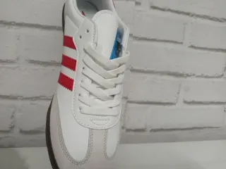 Zapatillas Adidas Samba Blancas y Rojas