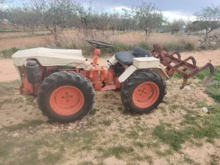 Lote Tractor con cultivador y pulverizador