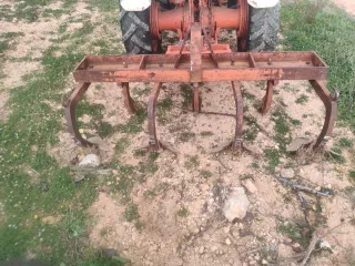 Lote Tractor con cultivador y pulverizador