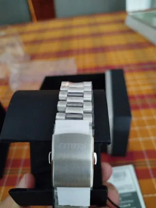 Citizen Tsuyosa Verde Militar nuevo sin estrenar