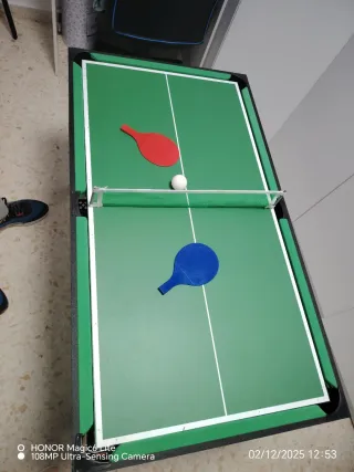 Mesa de billar con accesorios