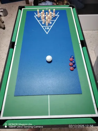 Mesa de billar con accesorios