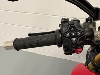 DUCATI STREETFIGHTER V2 S