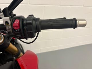 DUCATI STREETFIGHTER V2 S