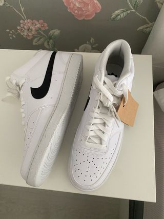 Nike Court Vision Mid NN Blancas y Negras