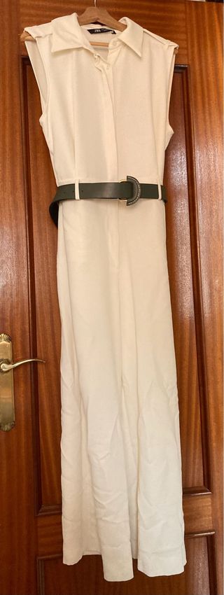 Mono Zara blanco roto con cinturón